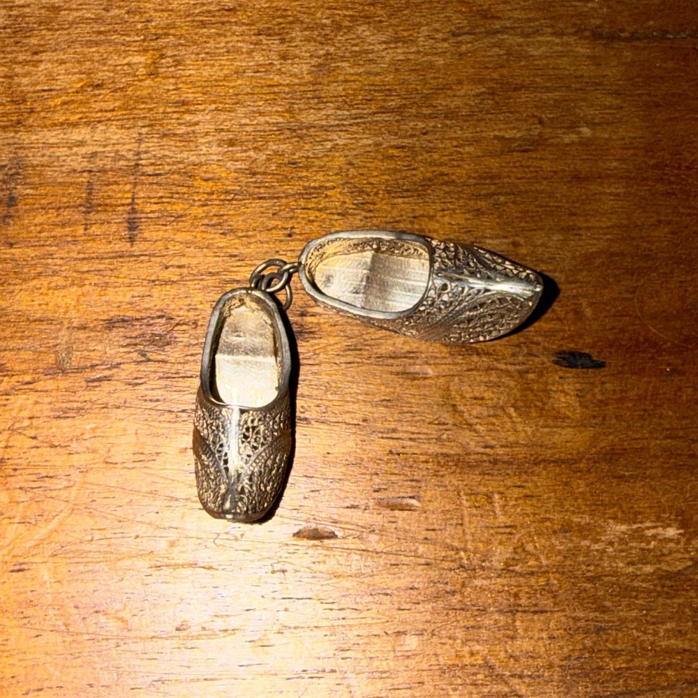 Vintage sterling silver Filigree Shoe charm - Picture 2 of 3